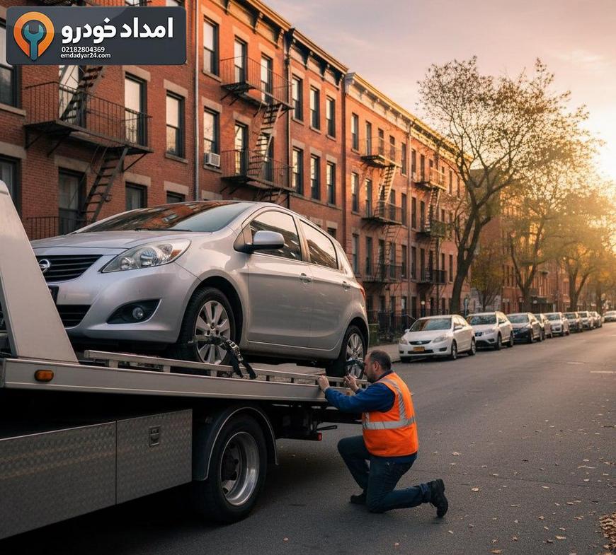 نمای نزدیک از خودروبر در حال بارگیری خودرو در منطقه ۲ تهران