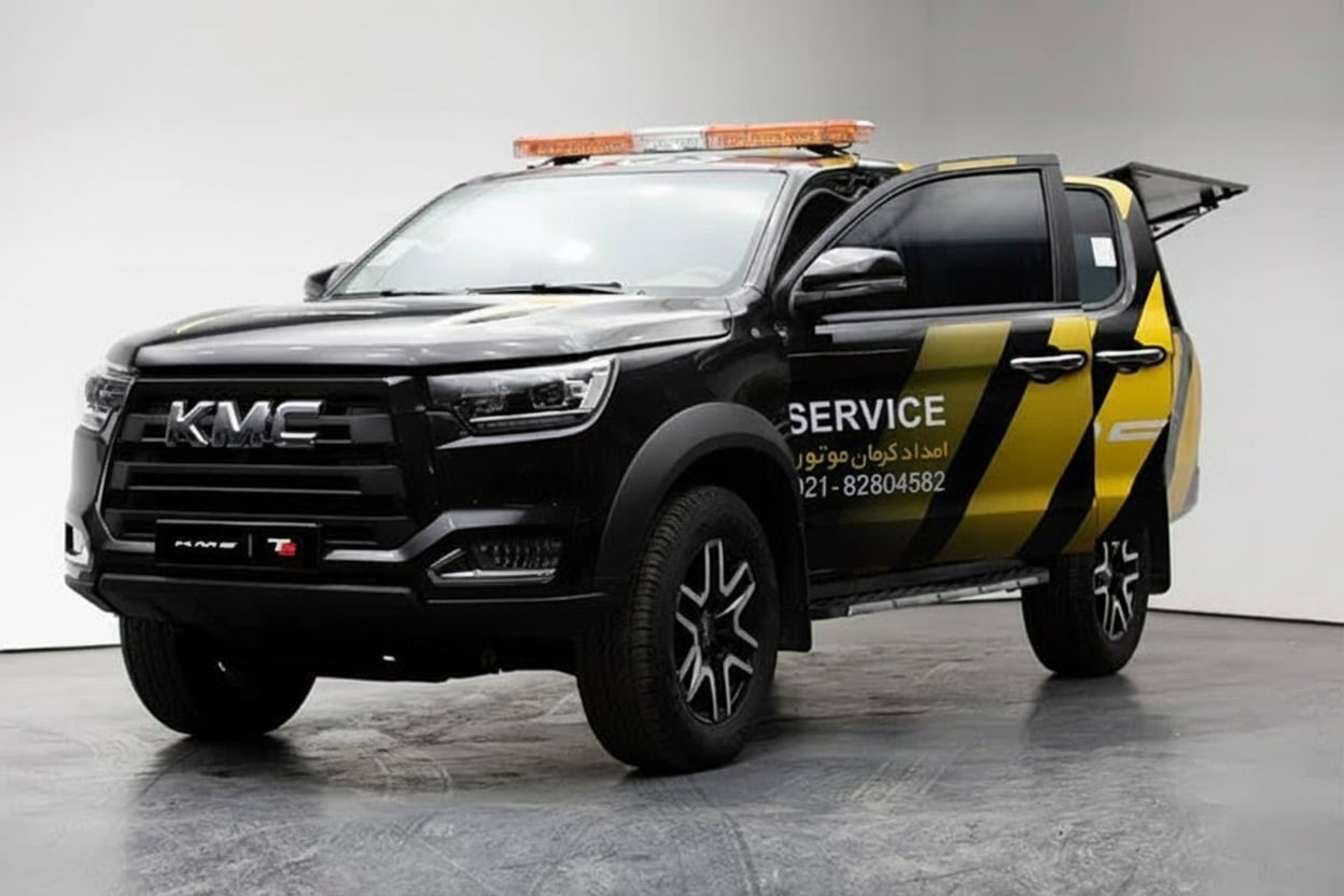 یدک‌کش کفی در حال حمل خودروی کرمان موتور در تهران