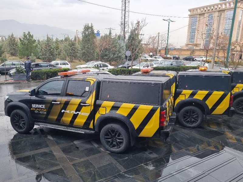 مکانیک سیار کرمان موتور در حال عیب‌یابی خودروی جک S5 در محل در تهران