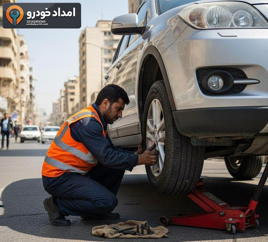 نمای نزدیک از پنچرگیری چرخ جلو KMC K7 در کنار خیابان