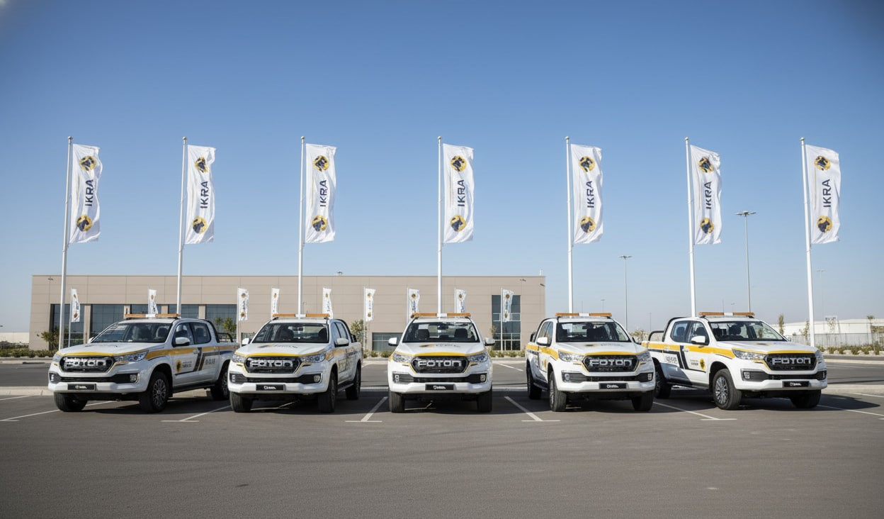 یدک‌کش کفی در حال حمل خودروی ایران خودرو در خیابان‌های تهران