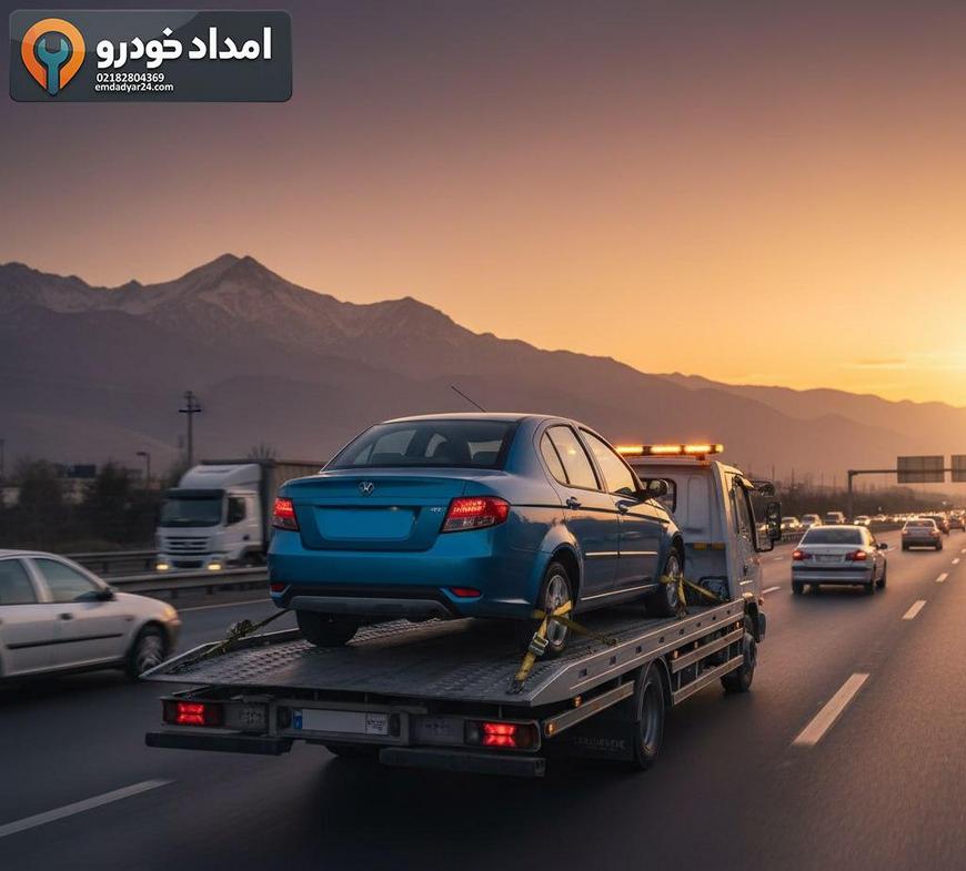 یدک‌کش کفی در حال حمل رانا پلاس در بزرگراه تهران