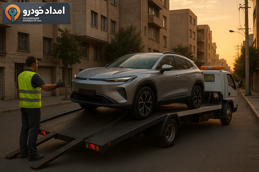 یدک کش کفی در حال بارگیری لاماری نئو در کنار خیابان