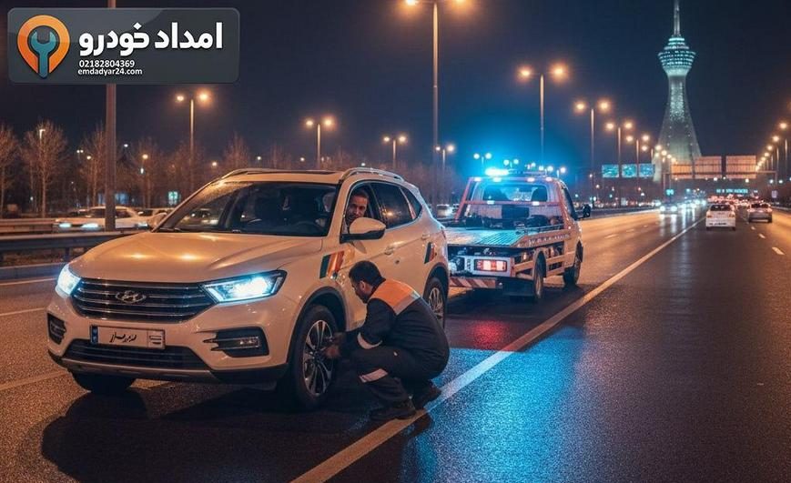 یدک‌کش کفی در حال حمل خودروی بهمن موتور در تهران